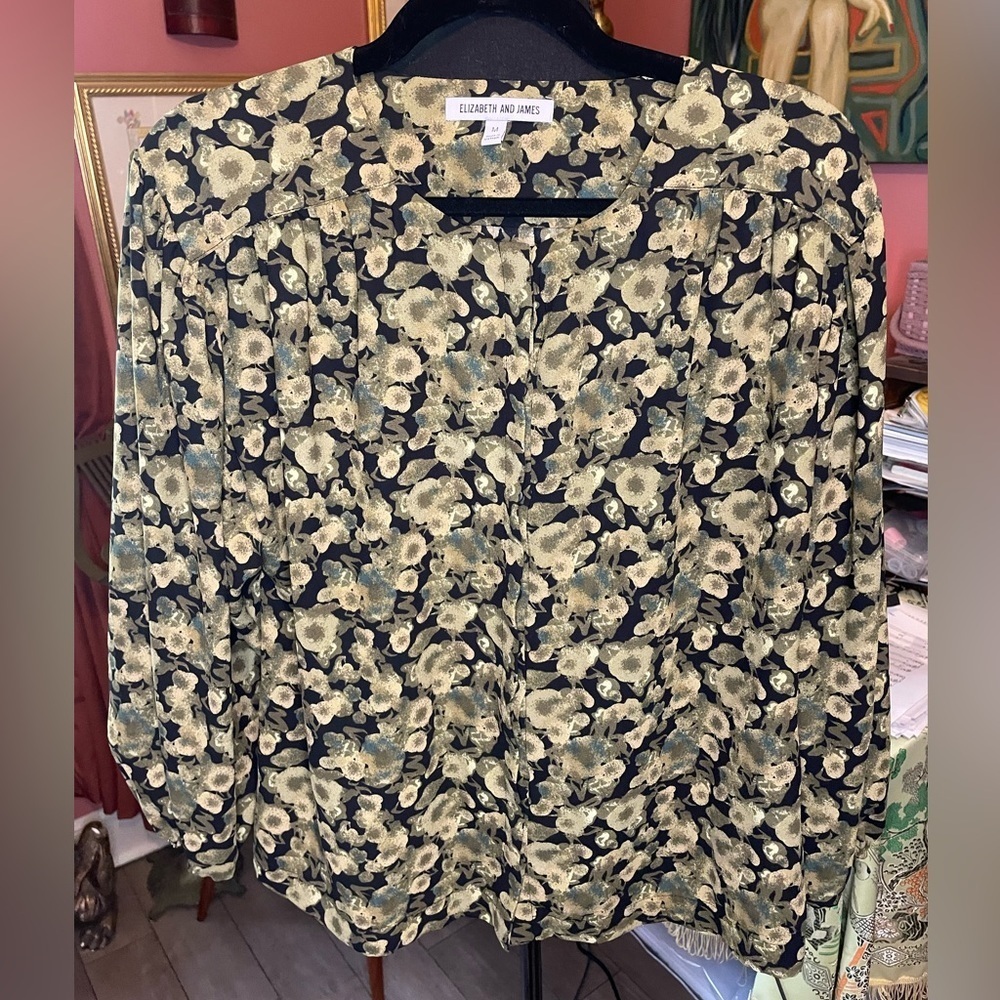 Elizabeth And James Puff sleeve olive green floral button up blouse M $178